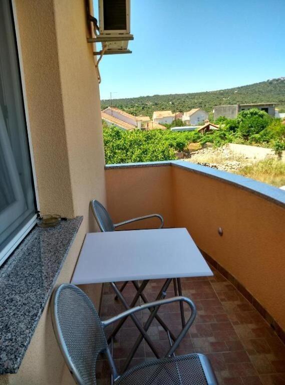 Apartments Antonija - Fitness Vinišće Eksteriør billede