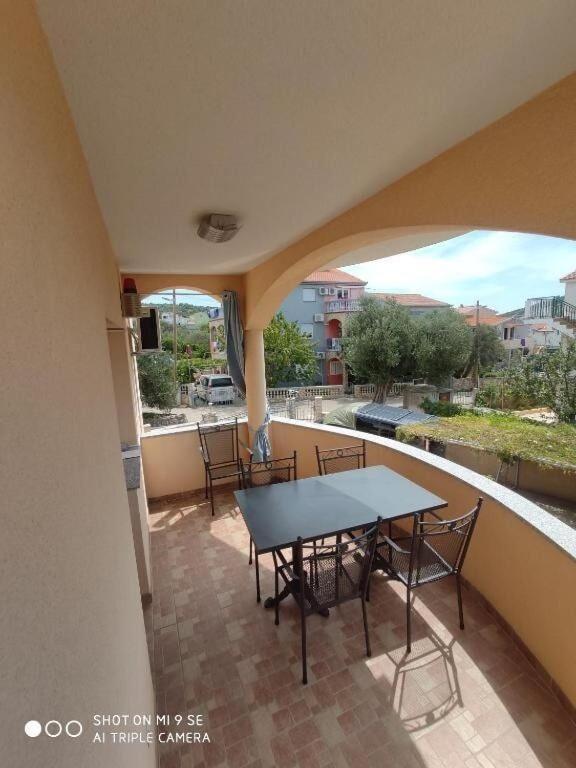 Apartments Antonija - Fitness Vinišće Eksteriør billede
