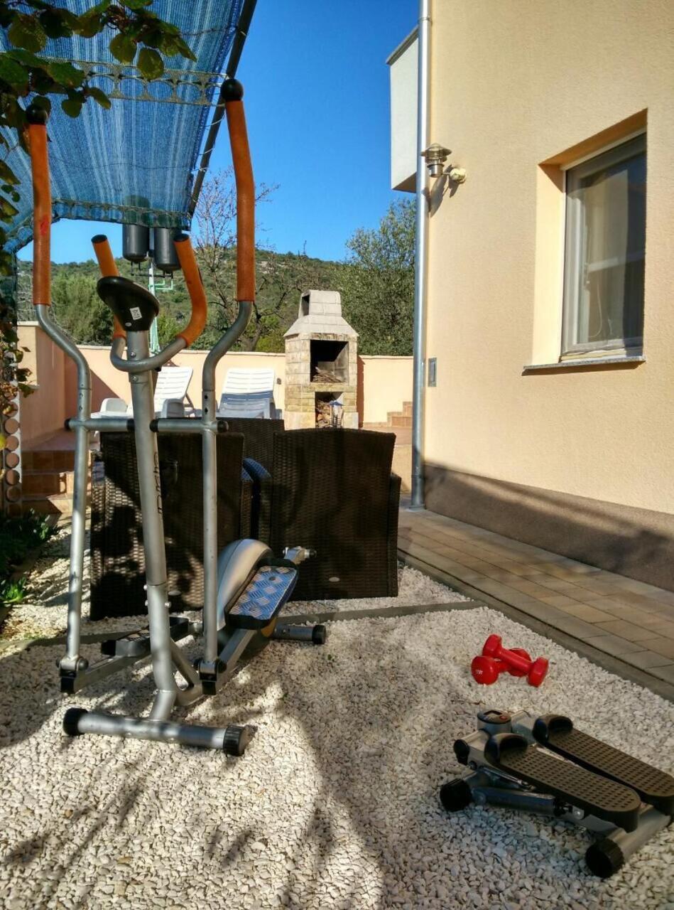 Apartments Antonija - Fitness Vinišće Eksteriør billede