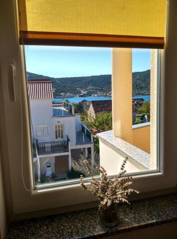Apartments Antonija - Fitness Vinišće Eksteriør billede