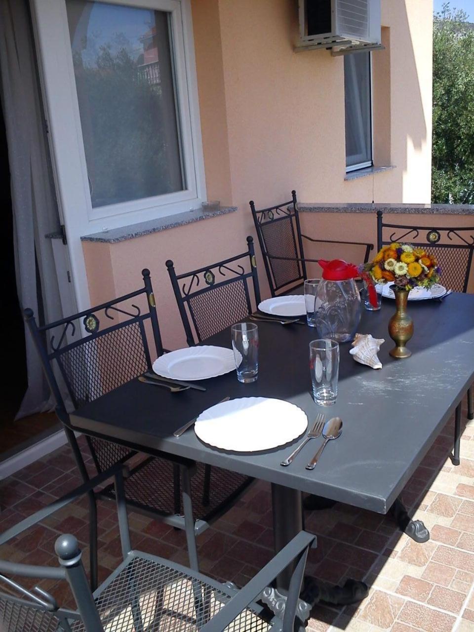 Apartments Antonija - Fitness Vinišće Eksteriør billede
