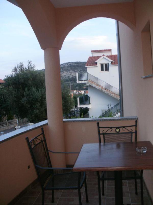 Apartments Antonija - Fitness Vinišće Eksteriør billede
