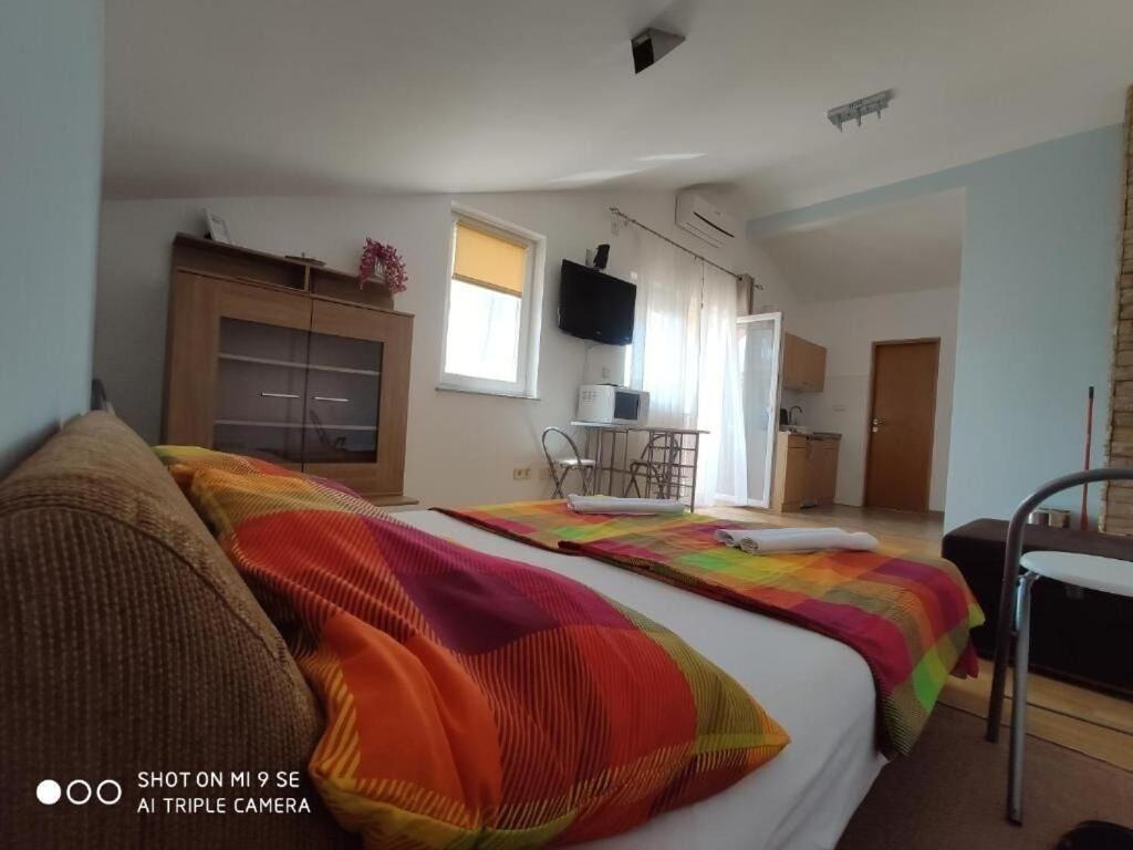 Apartments Antonija - Fitness Vinišće Eksteriør billede